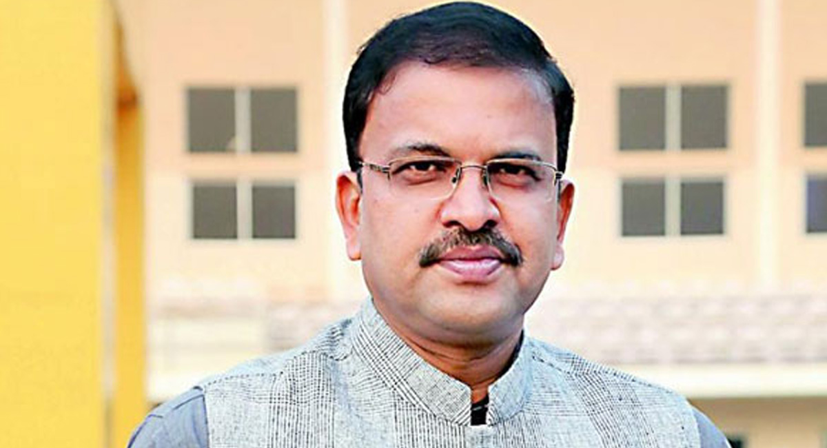 JD Laxminarayana expects every district should become a capital