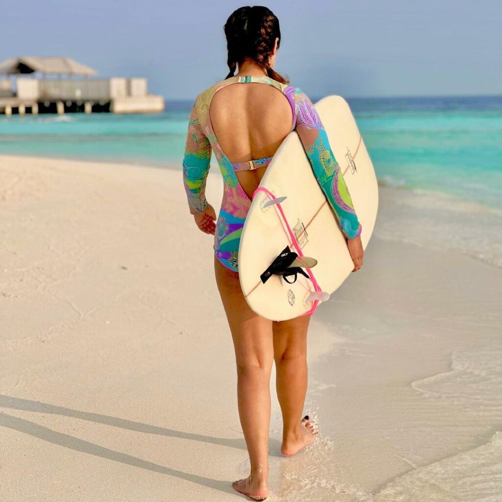 hina-khan-enjoying-holiday-vacation-in-maldives