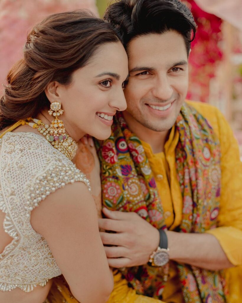 kiara-advani-trending-bollywood-new-couple-haldi-pics-in-instagram