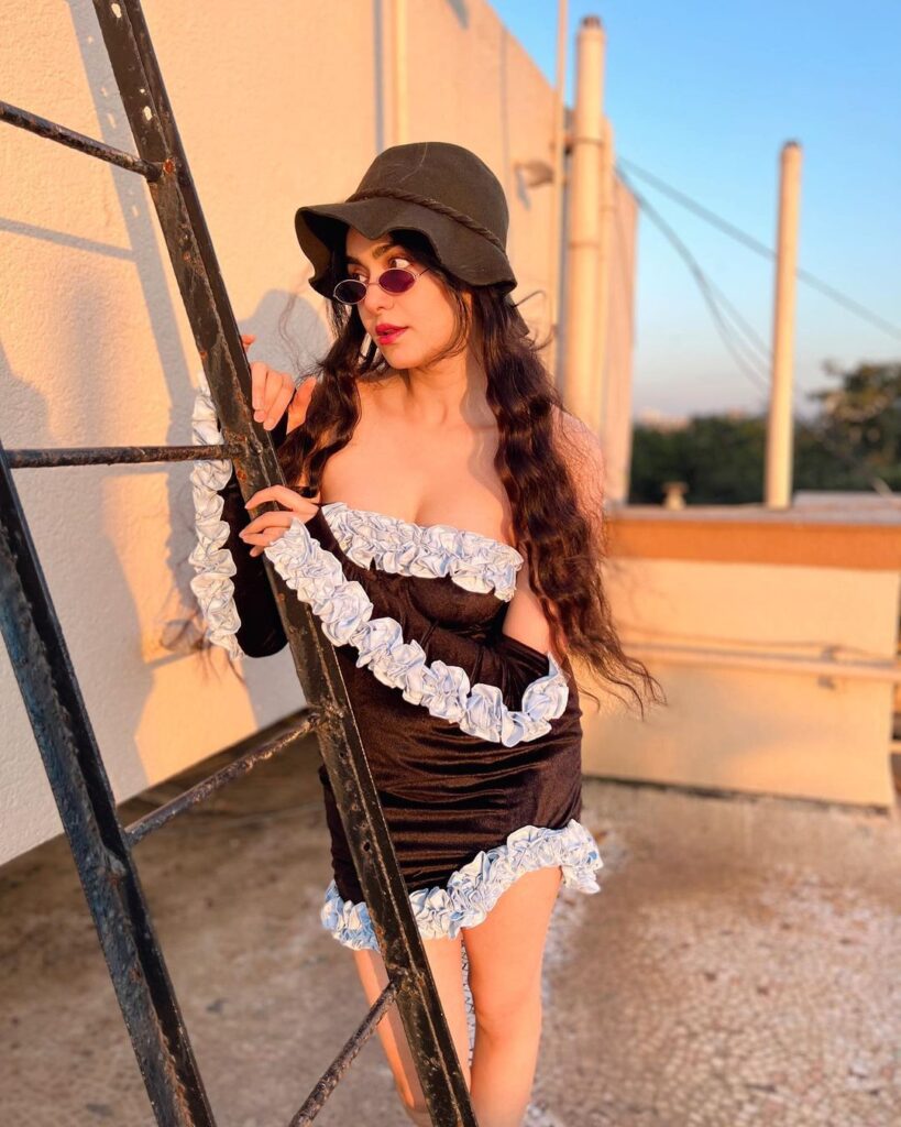 adah-sharma-netizens-falling-in-love-in-a-black-minidress