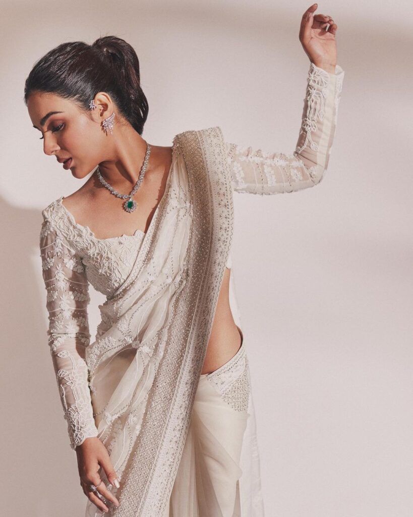 samyuktha-menon-gorgeous-stills-in-white-saree