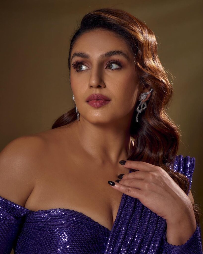 huma-qureshi-stunning-looks-in-amazing-purple-colour-out-fit