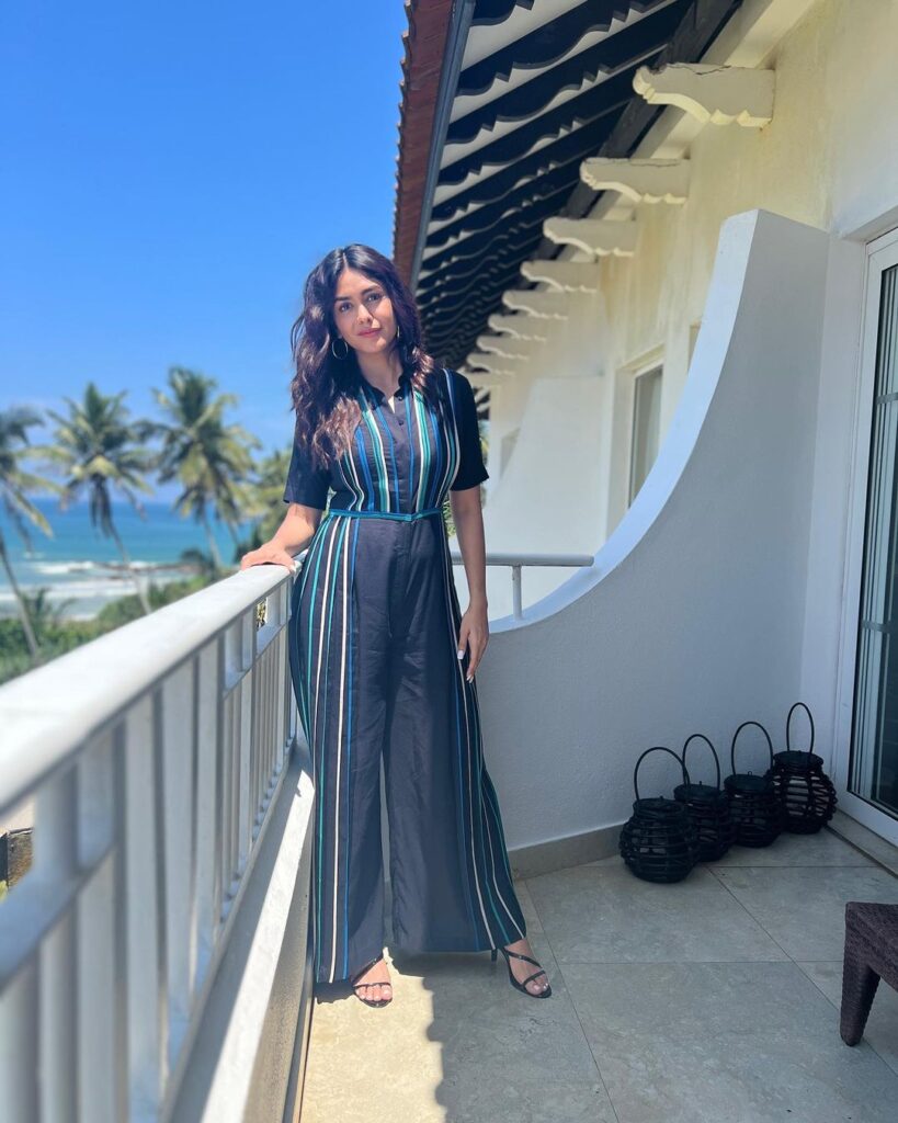 mrunal-thakur-celebrates-a-perfect-sunny-day-in-an-easy-breezy-comfy-jumpsuit