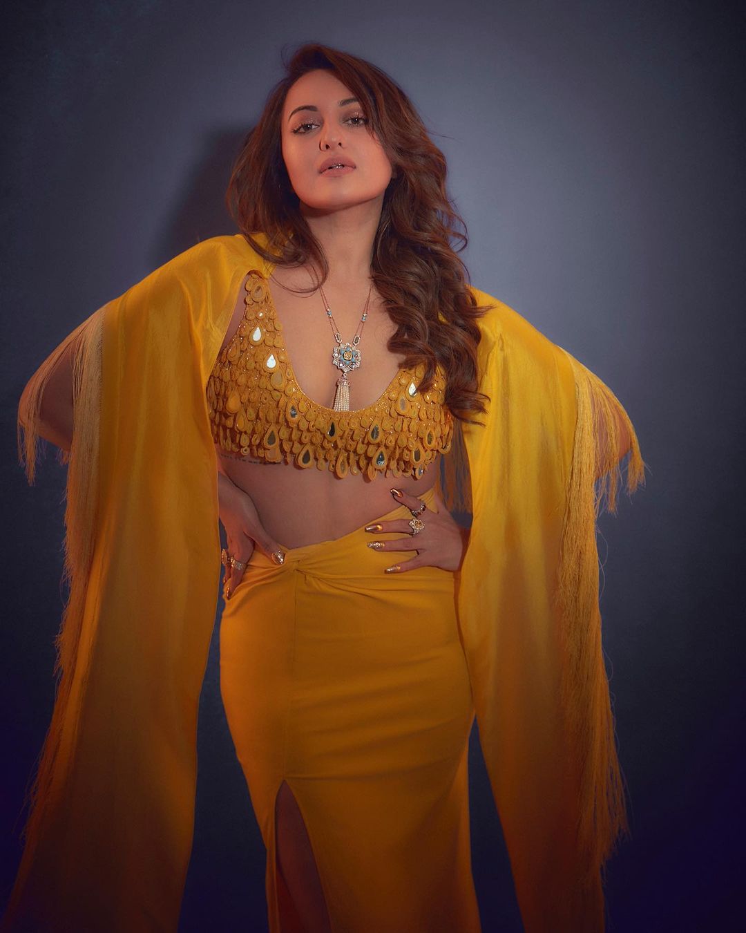 sonakshi-sinha-stunning-looks-in-amazing-yellow-dress