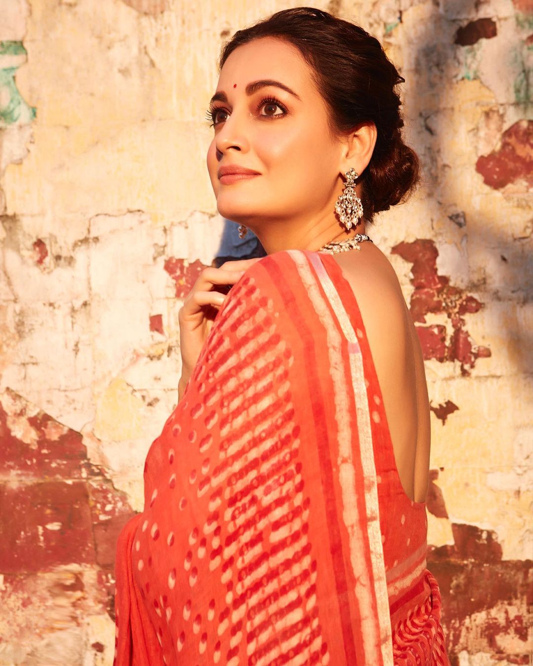 dia-mirza-steals-breaths-in-red-handcrafted-saree-as-she-promotes-bheed