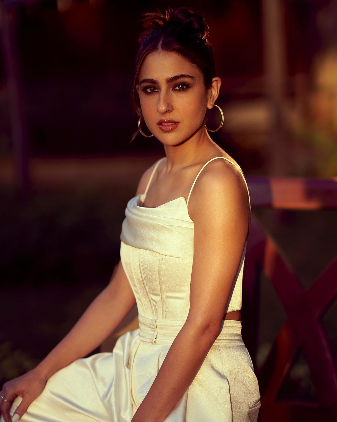sara-ali-khan-promotes-gaslight-in-a-white-attire-with-a-poem