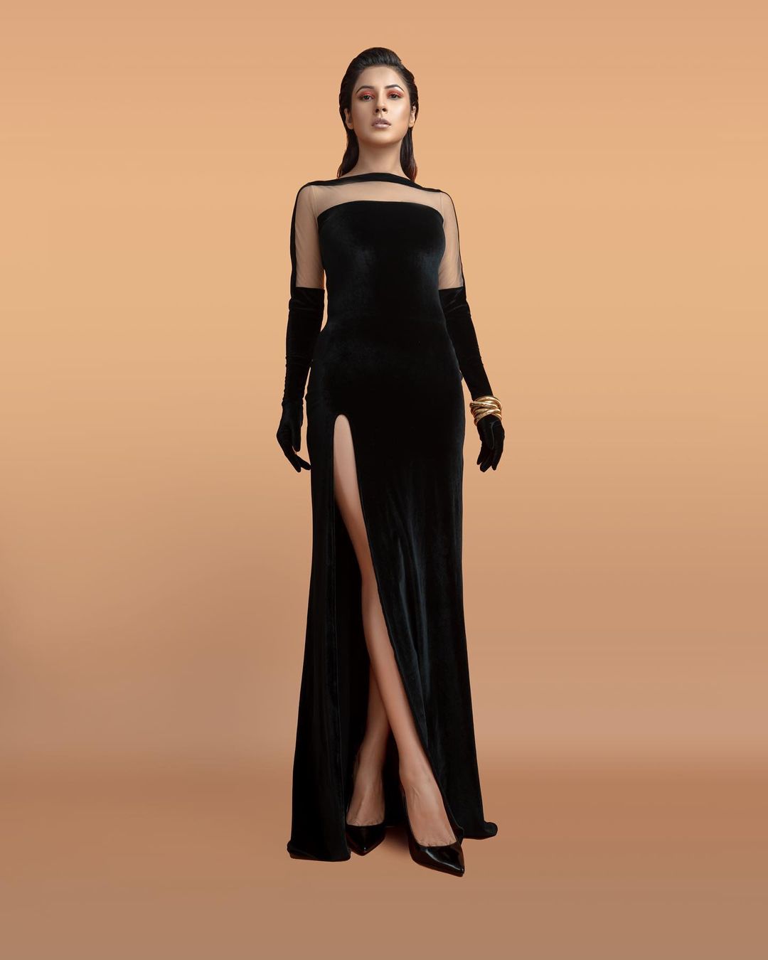 shehnaaz-gill-gorgeous-looks-in-black-dress