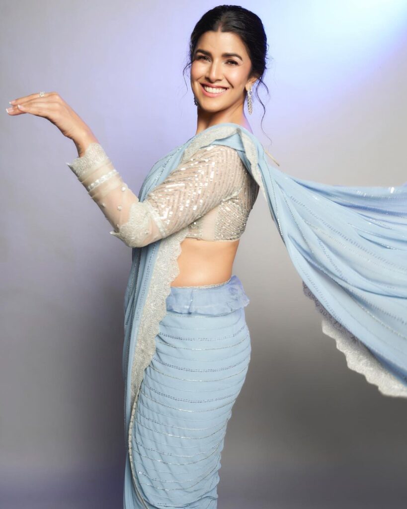 nimrat-kaur-gorgeous-looks-in-amazing-bodycon-satin-gown
