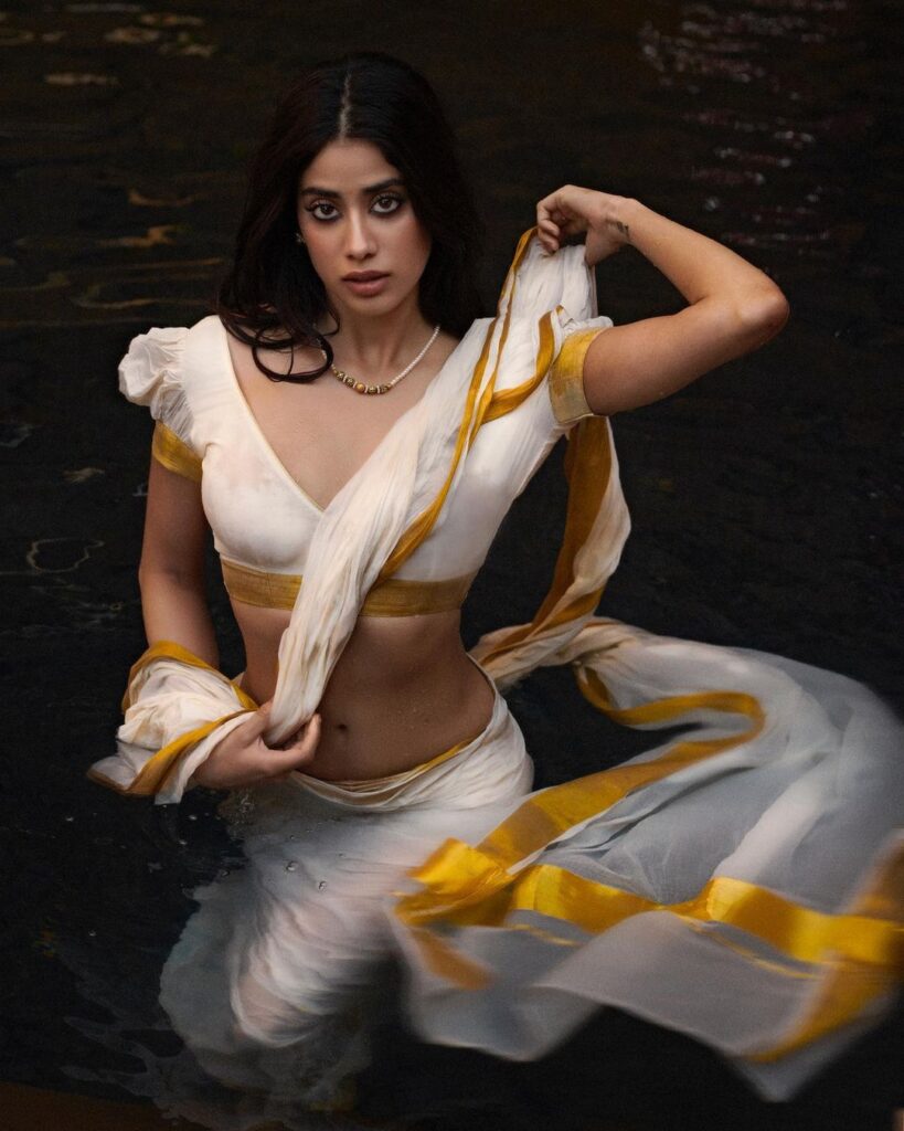 janhvi-kapoor-bold-looks-in-balck-and-white-saree