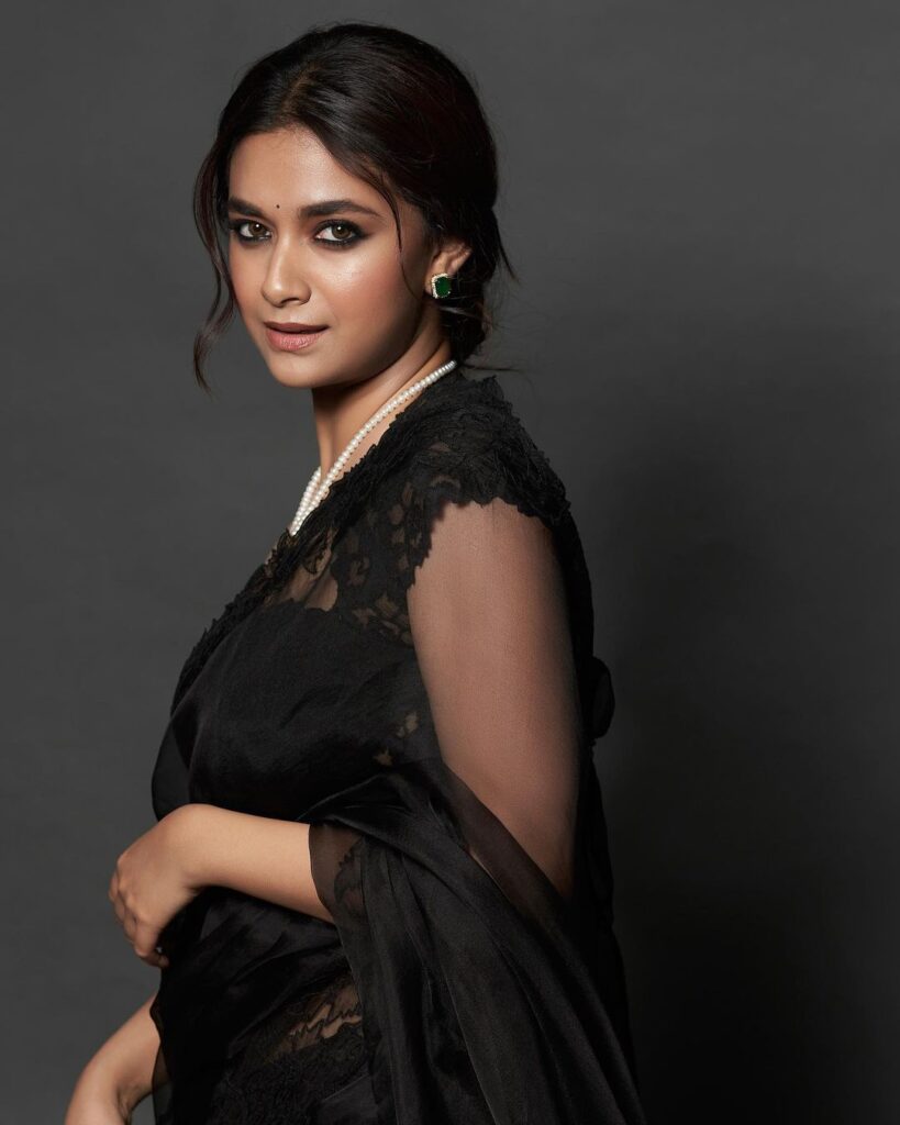 keerthi-suresh-gorgeous-looks-in-amazing-black-saree
