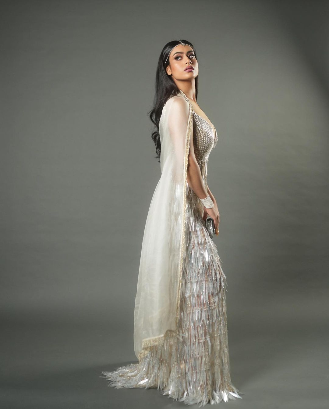 Kajol-Nysa Devgn : glamours looks in ivory Abu Jani and Sandeep Khosla outfits 