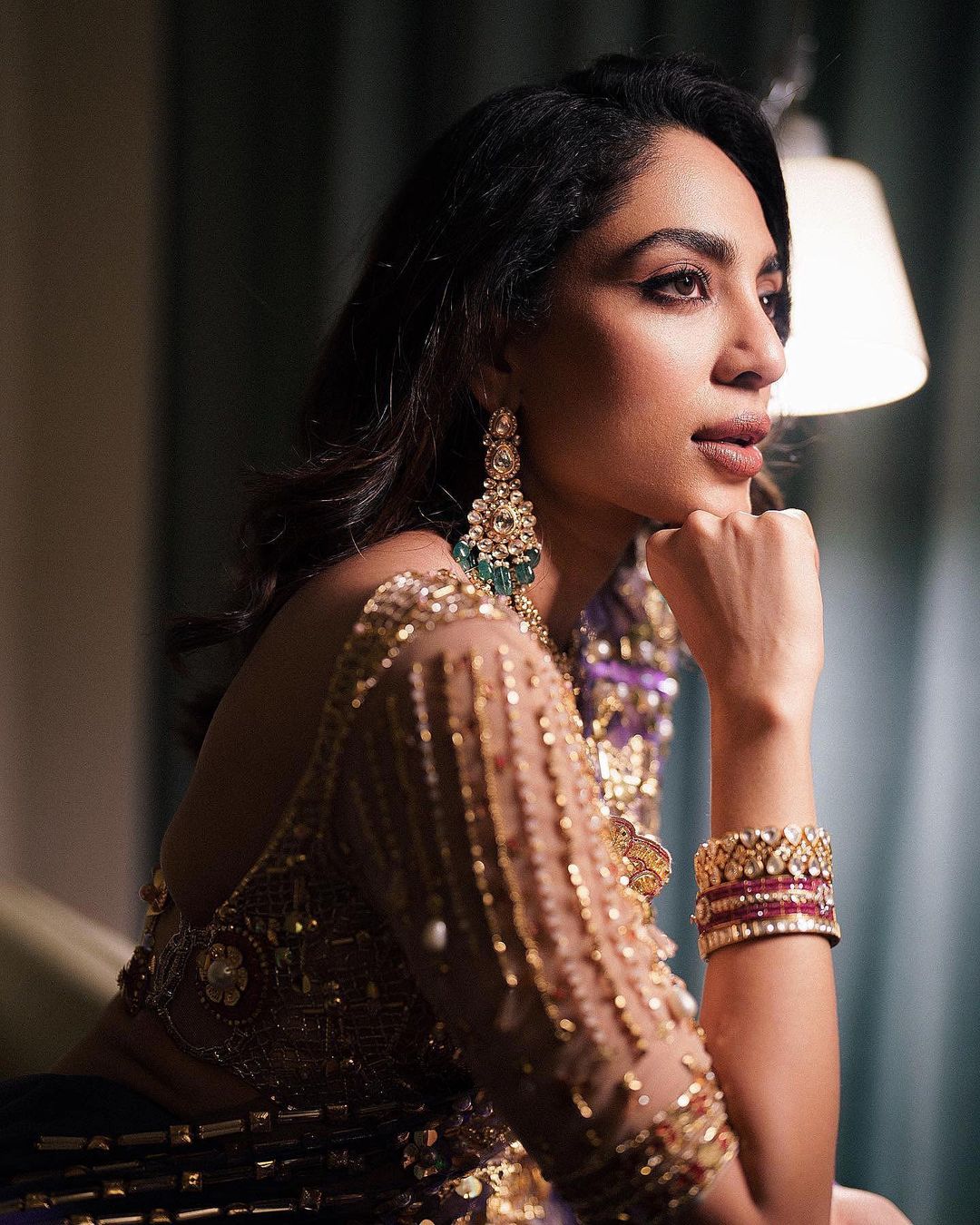sobhita-dhulipala-stunning-looks-in-gorgeous-saree
