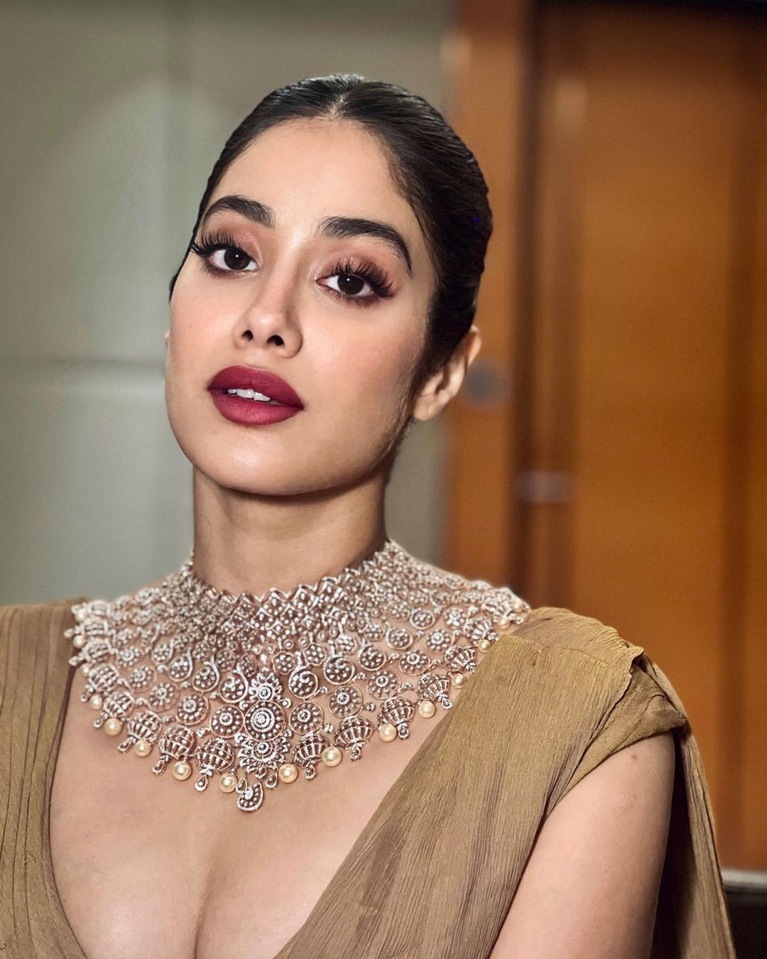 janhvi-kapoor-s-saree-gown-looks-attracting-youth-and-fans