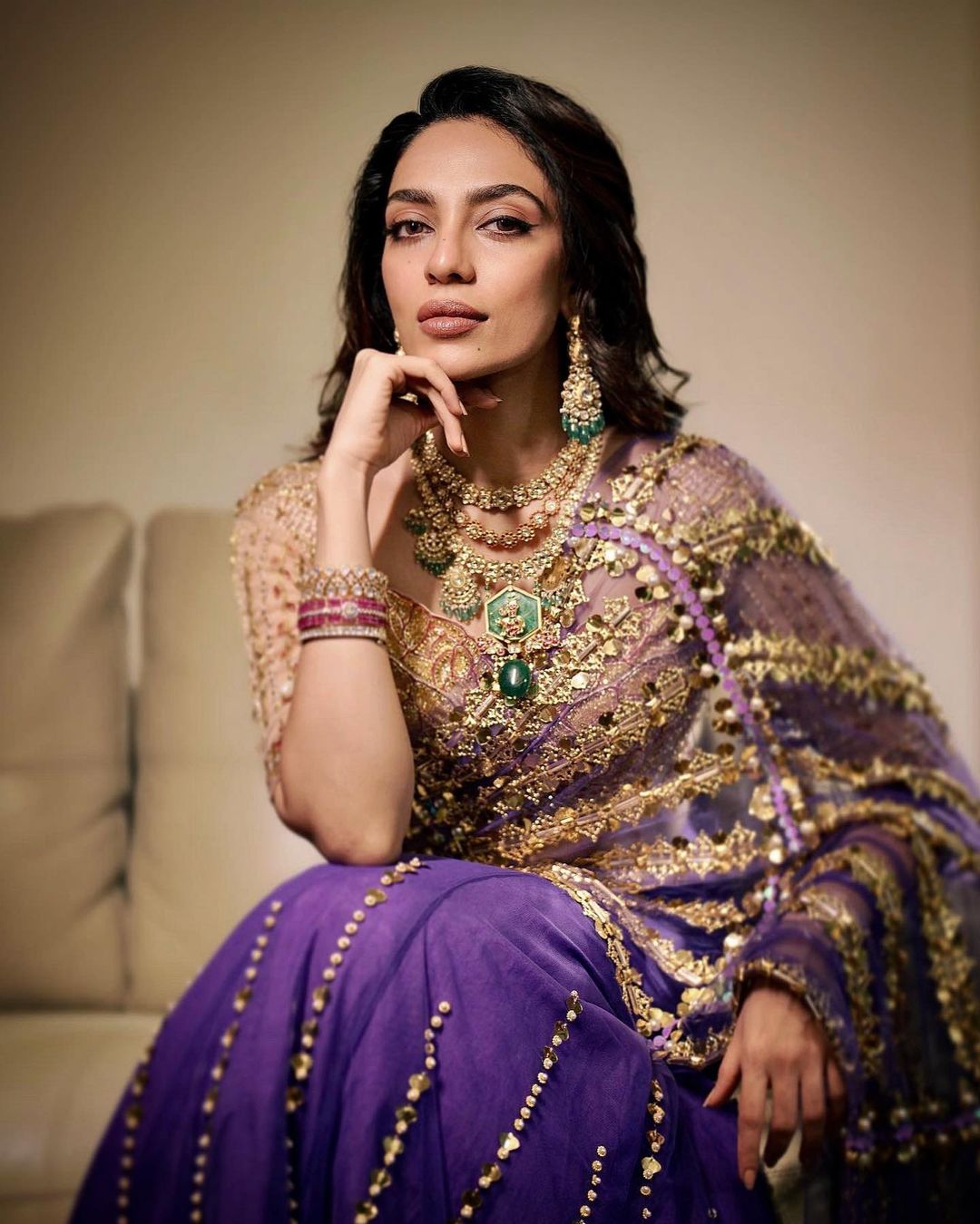 sobhita-dhulipala-stunning-looks-in-gorgeous-saree