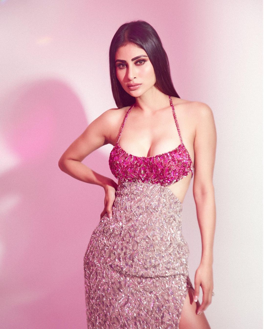 mouni-roy-sequined-gown-for-fashion-awards-is-a-dream