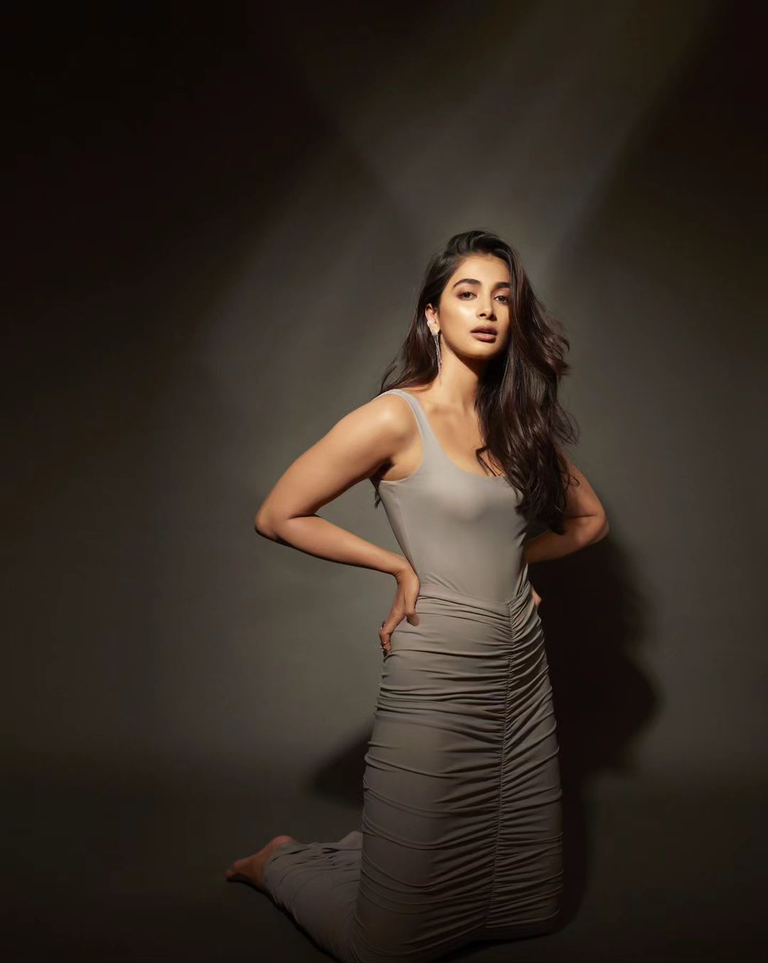 pooja-hegde-glamours-looks-in-amazing-tight-fit-dress