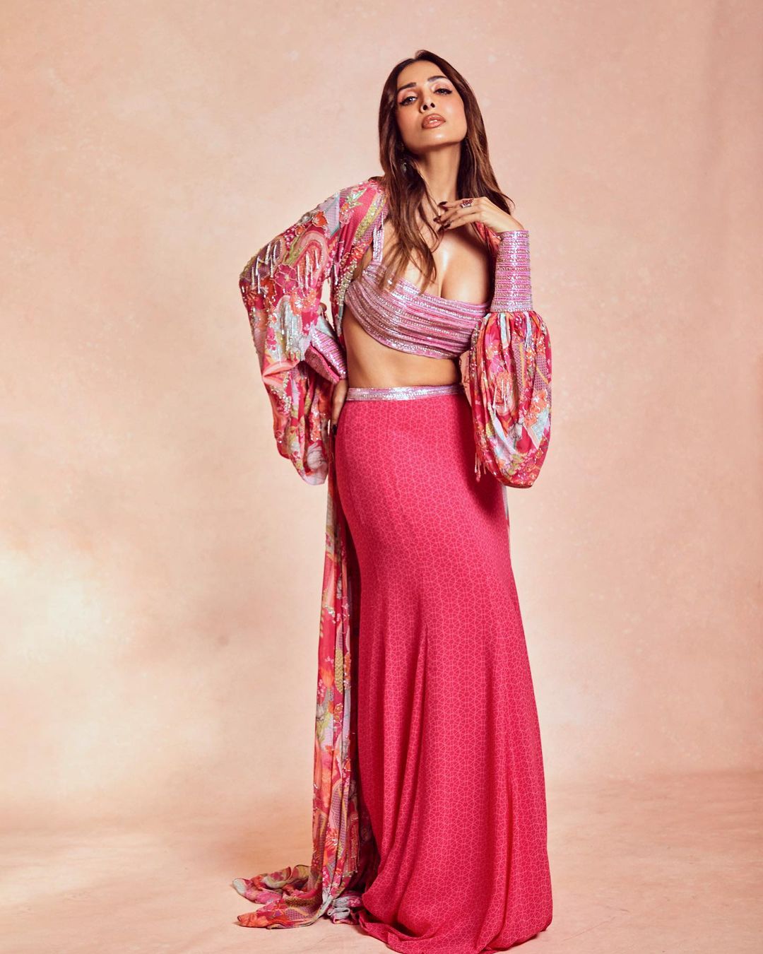 malaika-arora-glamarous-looks-in-pink-colour-out-fit