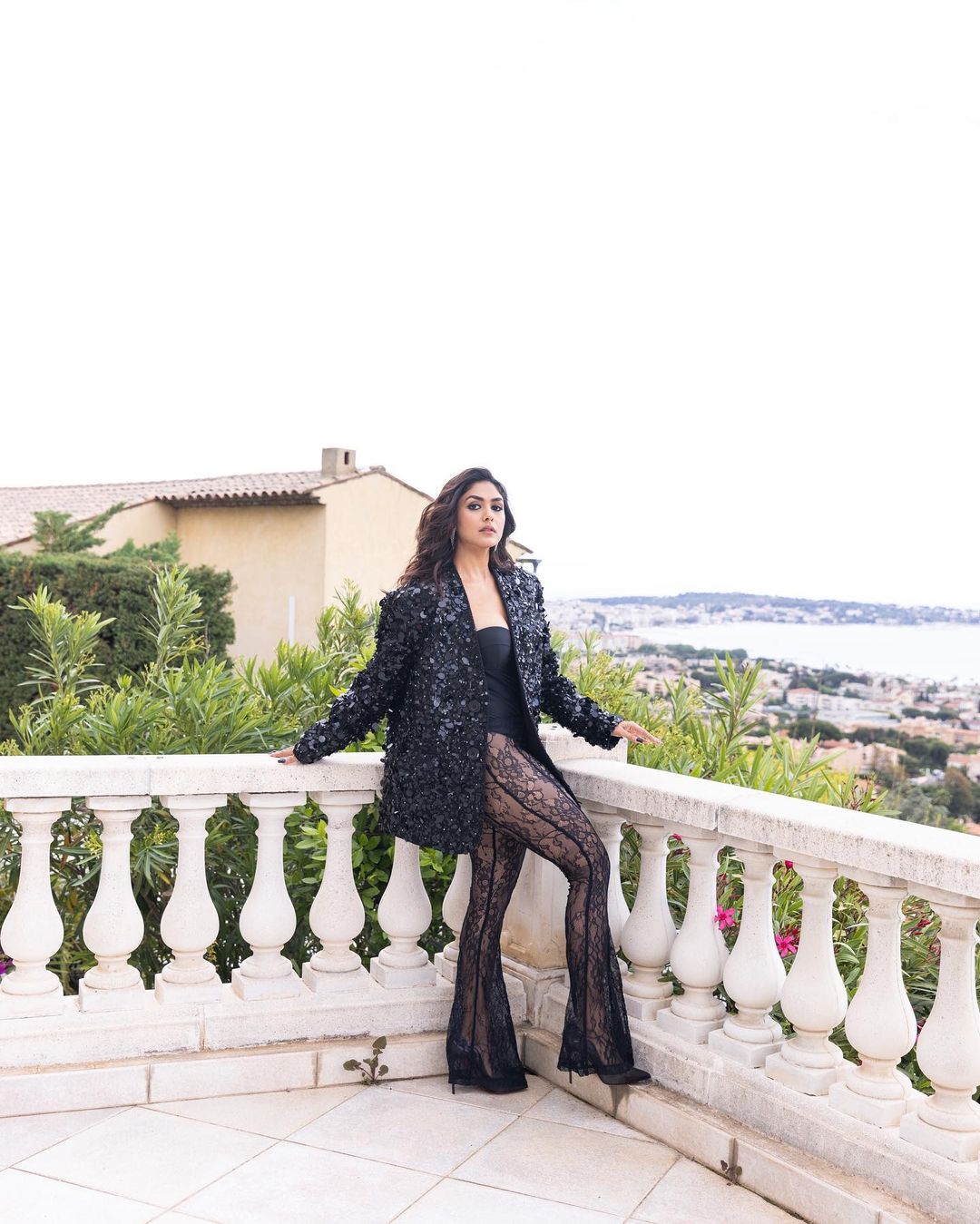 mrunal-thakur-glamours-looks-in-black-out-fit-at-canes-film-festival