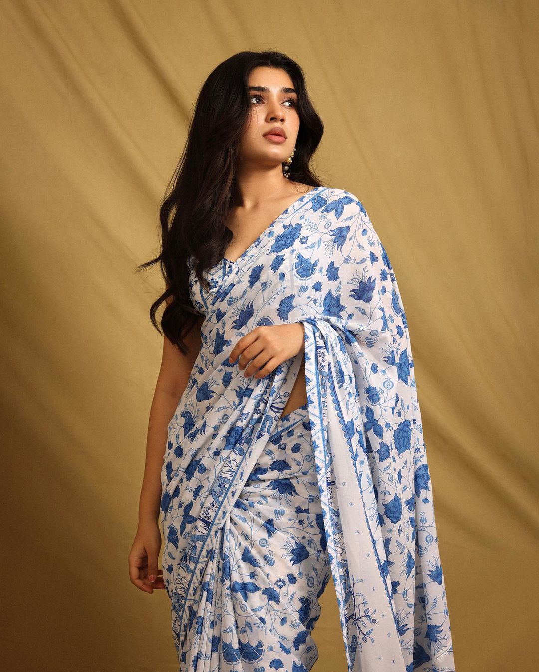 kriti-shetty-gorgeous-looks-in-amazing-white-saree