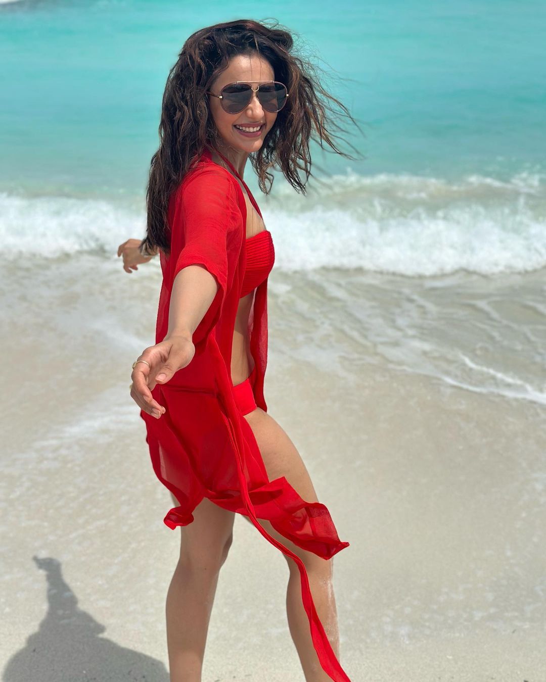 rakul-preeth-singh-glamours-looks-in-hot-red-bikini