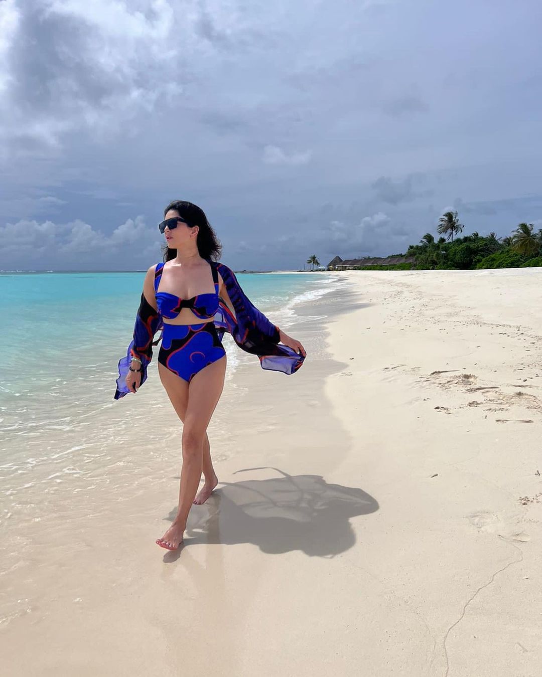 sunny-leone-chilling-in-beaches-at-maldives-in-a-deep-blue-high-waisted-bikini-set