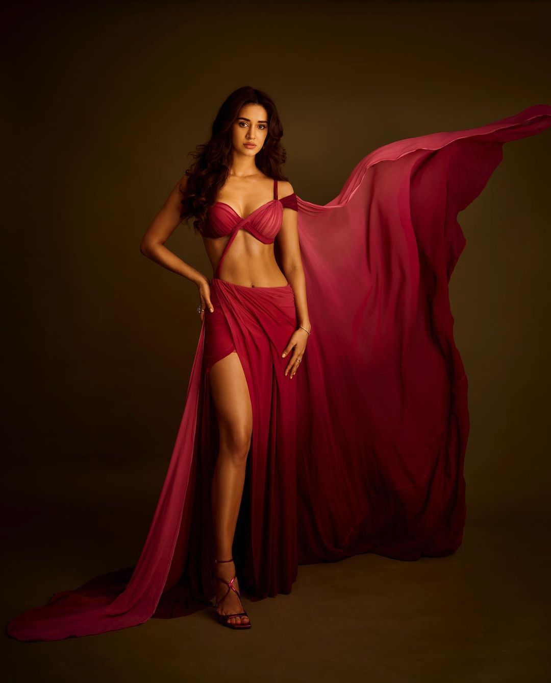 disha-patani-bold-photo-shoot-in-gorgeous-out-fit