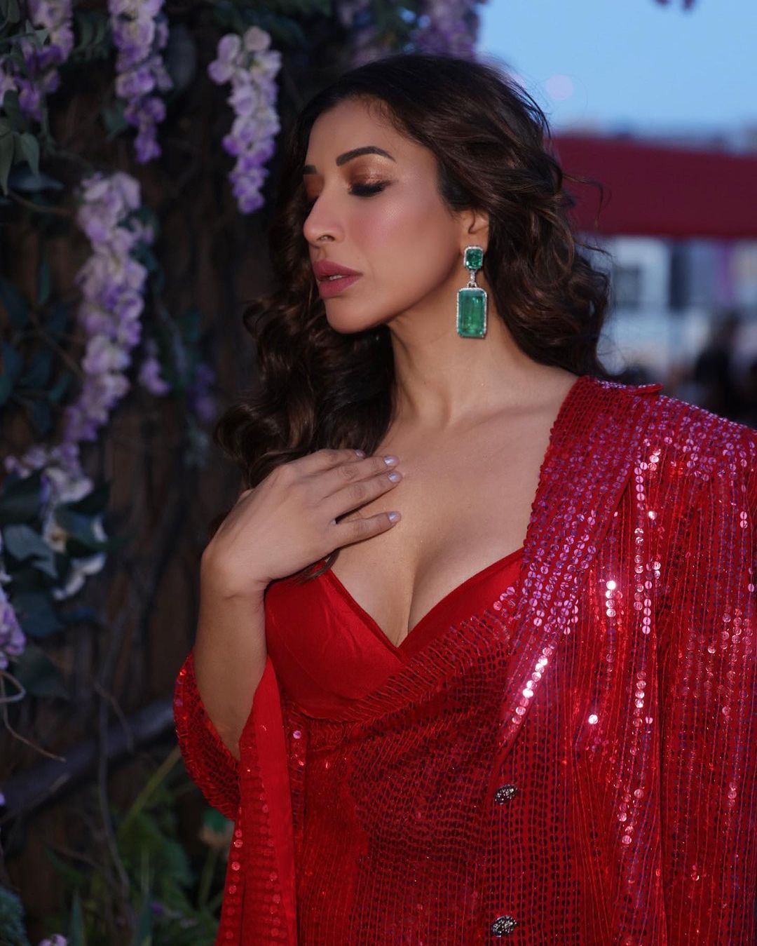 sophie-choudray-hot-and-stunning-looks-in-red-colour-saree