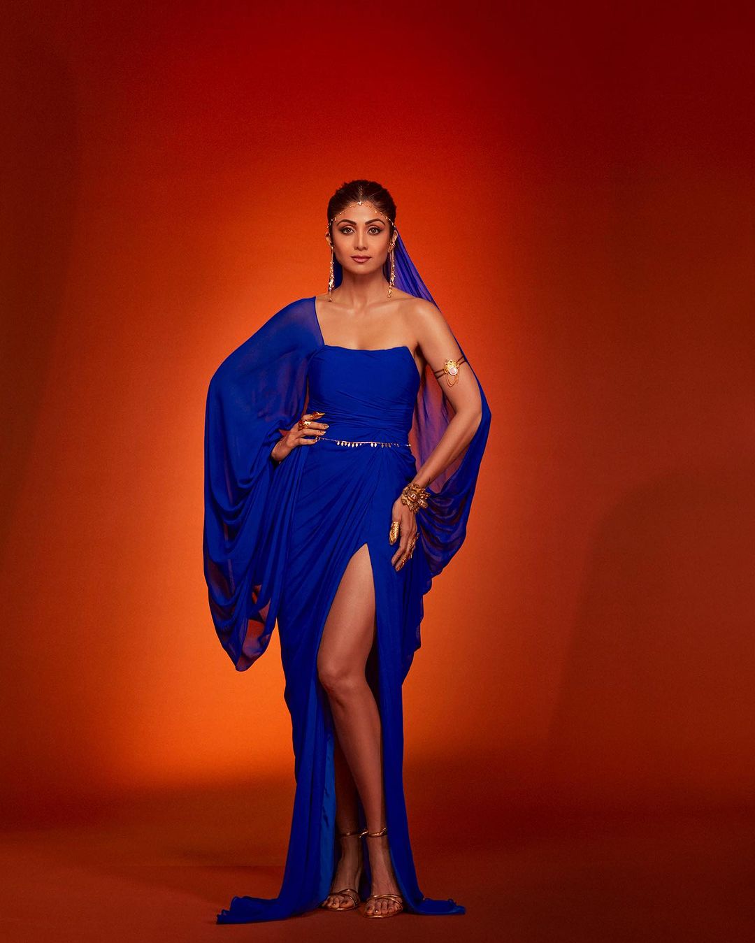 bollywood-actress-shilpa-shettys-gorgeous-looks-in-blazing-dark-blue-gown