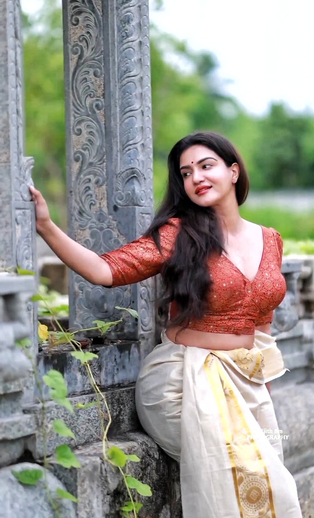 honey-rose-latest-hot-photo-shoot-in-kerala-saree-trending