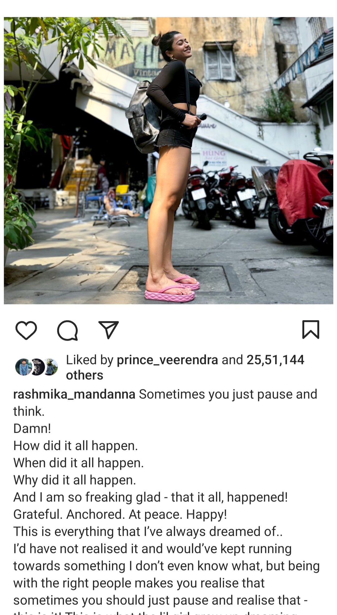 rashmika-mandanna-forgotten-to-wear-pant-in-public-place