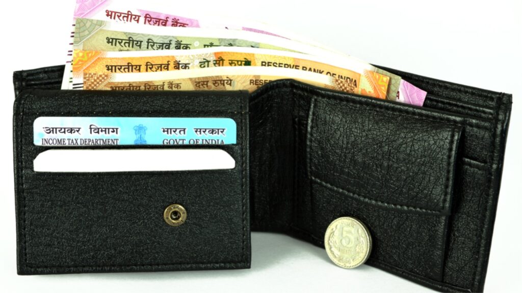 dont-keep-these-things-in-your-pocket-purse-as-per-vastu-ram