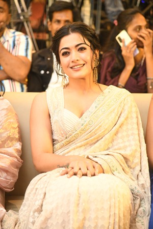 rashmika-mandanna-gave-clarity-on-her-relation-with-vijay-devarakonda