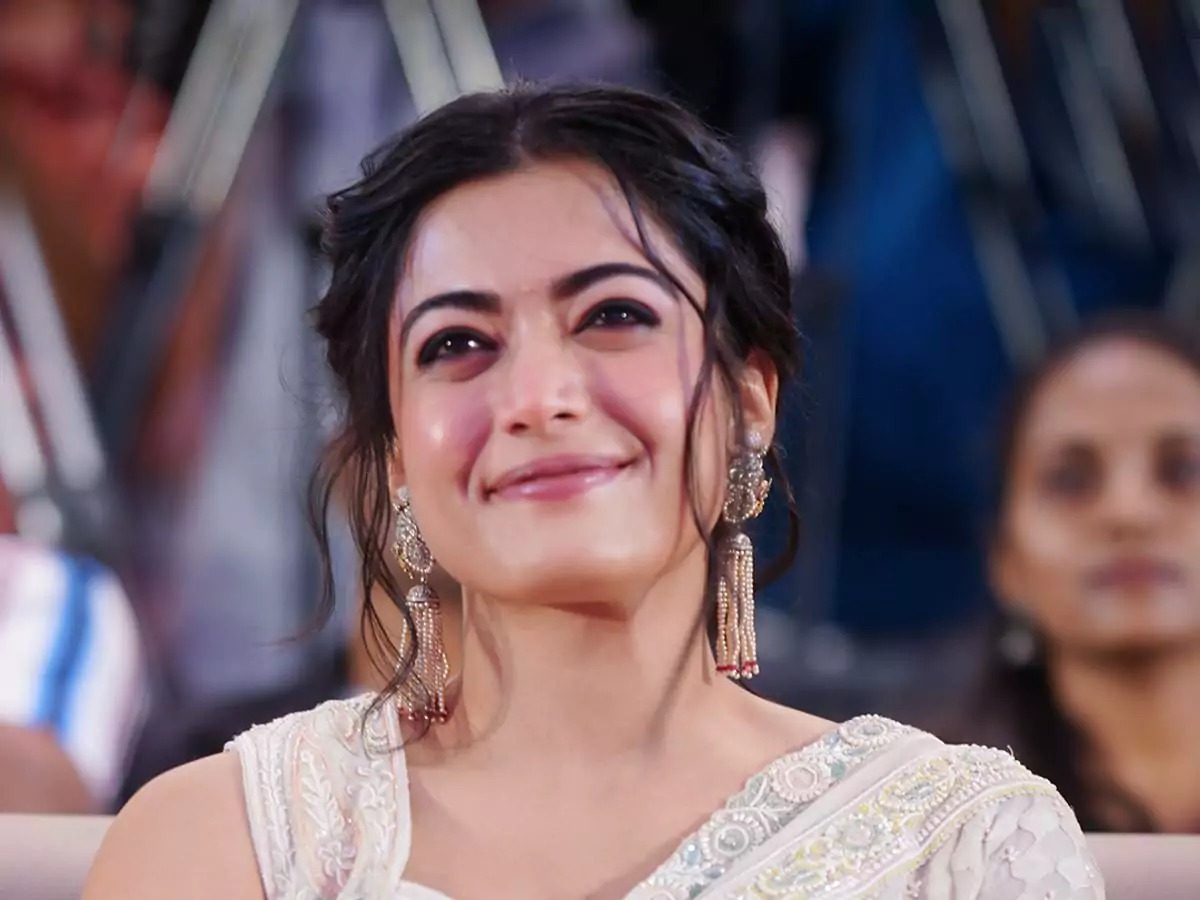 rashmika-mandanna-gave-clarity-on-her-relation-with-vijay-devarakonda