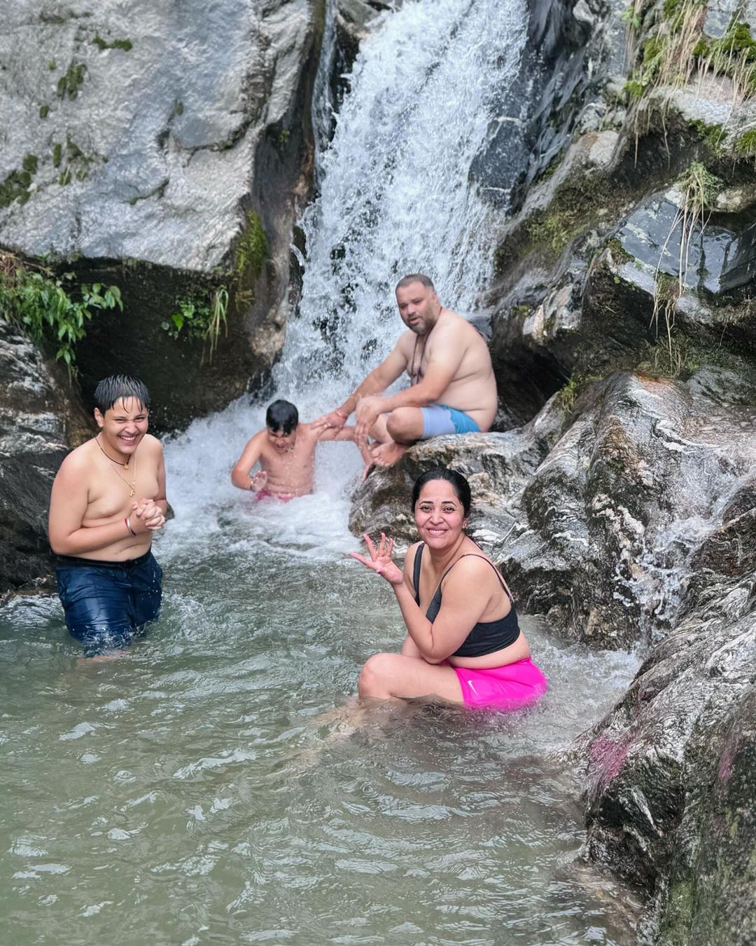 anasuya-bharadwaj-raising-temperature-in-short-dress-at-mountain-forest-fall