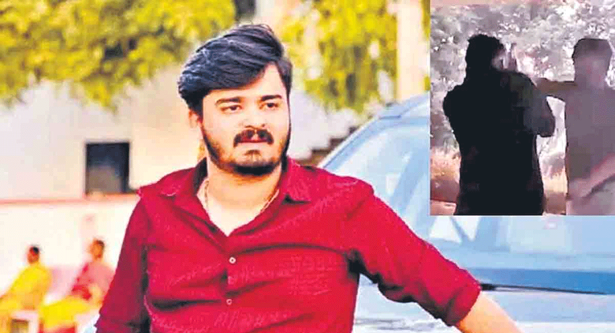 Bandi Bhagirath: బండి సంజయ్ కుమారుడి కేసులో ట్విస్ట్.. ఊరంతా అవే పోస్టర్లు! bandi-bhagirath-a-twist-in-the-case-of-bandi-sanjays-son-the-same-posters-all-over-the-town