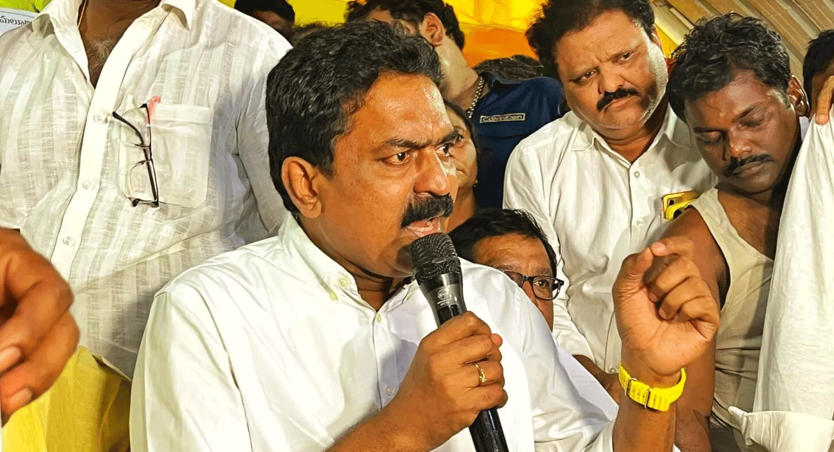 tdp-mla-bode-prasad-chasing-a-tdp-mla-behind-an-rtc-bus-high-drama-on-the-highway