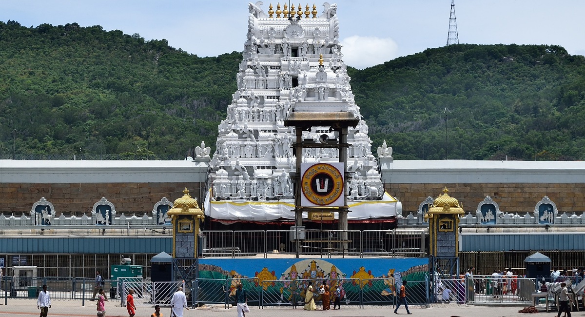 ttd-extends-tirumala-darshan-dead-line-to-90-days-fir-nris-know-details
