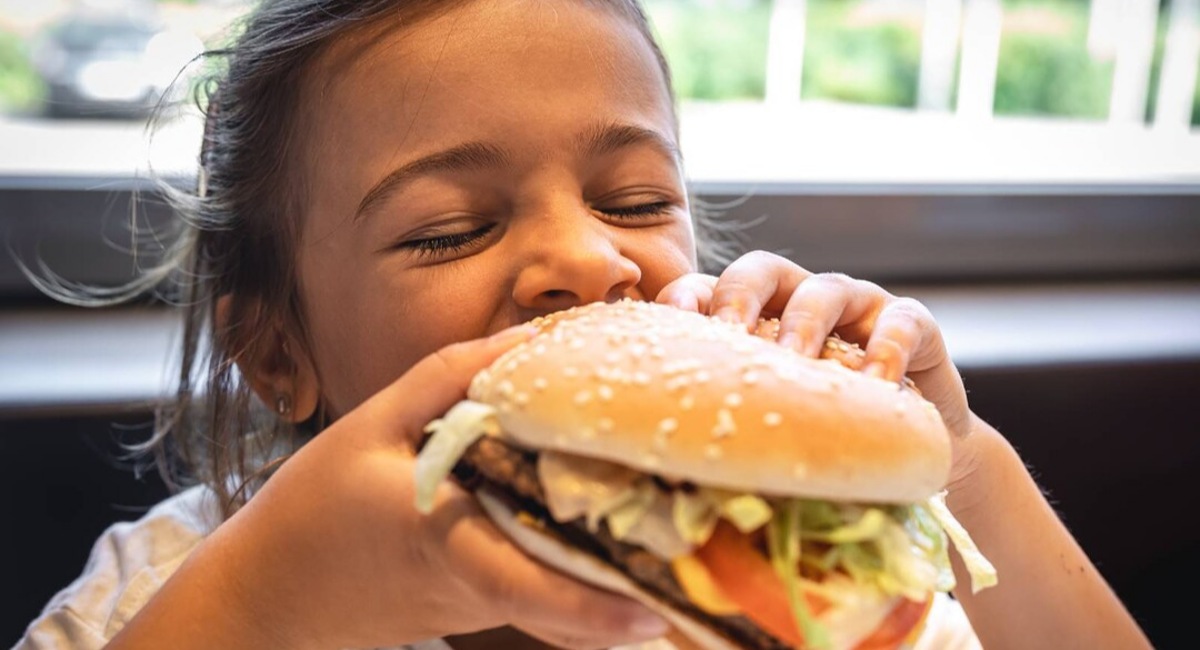 Fast Food: పిల్లలూ ఫాస్ట్ ఫుడ్ తింటున్నారా? క్యాన్సర్ బారిన పడినట్లే? Fast food can damage teeth and it causes mouth cancer know details