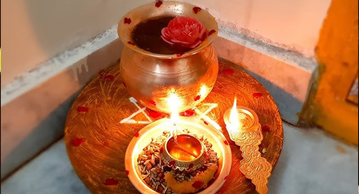 Vastu Tips: ఆర్థిక ఇబ్బందులతో సతమతమవుతున్నారా.. గురువారం ఈ పని చేస్తే చాలు? vastu-tips-for-financial-struggles-follow-these-3-tips-for-wealth-and-prosperity