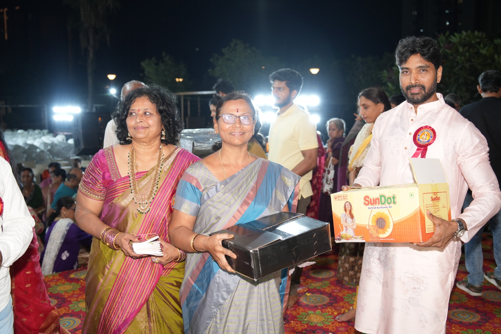 Puranapanda Srinivas: రెండు లక్షల పుస్తకాలతో పరిమళించిన మై హోమ్ అవతార్లో చరిత్రకెక్కిన పురాణపండ myhome-avathar-spiritual-event-draws-devotees-and-book-lovers