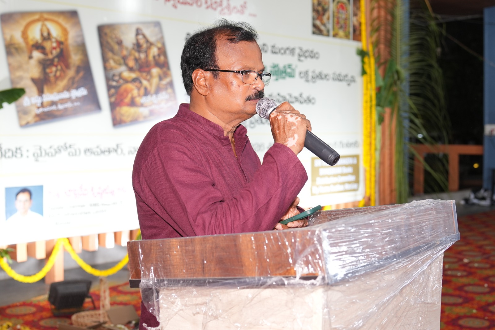 Puranapanda Srinivas: రెండు లక్షల పుస్తకాలతో పరిమళించిన మై హోమ్ అవతార్లో చరిత్రకెక్కిన పురాణపండ myhome-avathar-spiritual-event-draws-devotees-and-book-lovers