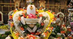 Lord shiva pooja on the special Monday equivalent to 100 shivaratris know details
