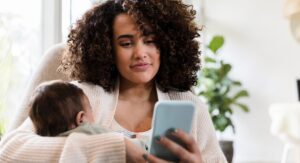 Using mobile while breast feeding to baby very harmful know details