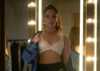 Tamannaah Bhatia : అందాలతో మంత్రం వేస్తున్న మిల్కీ బ్యూటీ..ఈసారి ఏకంగా షర్ట్ విప్పేసి…