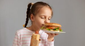 Fast Food: పిల్లలూ ఫాస్ట్ ఫుడ్ తింటున్నారా? క్యాన్సర్ బారిన పడినట్లే?