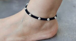 Black Thread Significance: కాలికి నల్ల దారం ధరిస్తున్నారా? ఈ రాశుల వారికి ప్రమాదమే?