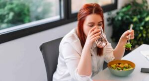 Drinking water: అన్నం తింటూ నీళ్లు తాగుతున్నారా? మీకు ప్రమాదం పొంచి ఉన్నట్టే?