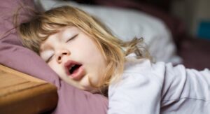 saliva onSleeping: నిద్రపోతున్నప్పుడు నోటి నుంచి లాలాజలం వస్తుందా? అశ్రద్ధ చెయ్యొద్దు?