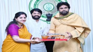 AP NEWS: మోదీ మెచ్చిన ఫ్యామిలీ.. ఇప్పుడు జ‌న‌సేన‌లోకి..!
