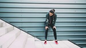 Climbing Stairs: మెట్లు ఎక్కుతూ అలసిపోతున్నారా? ఫిట్ నెస్ లోపం అనుకుంటే పొరపాటే?